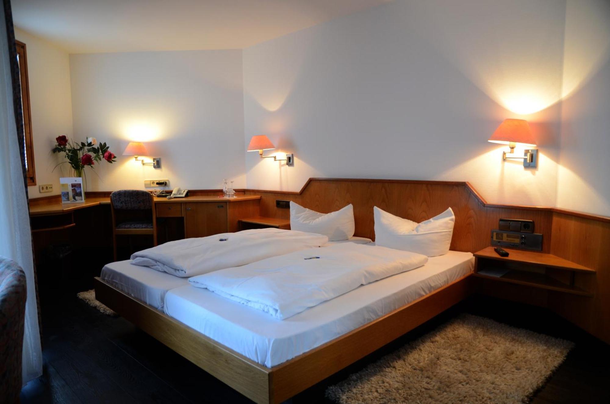 Hotel Mohren Ochsenhausen Buitenkant foto