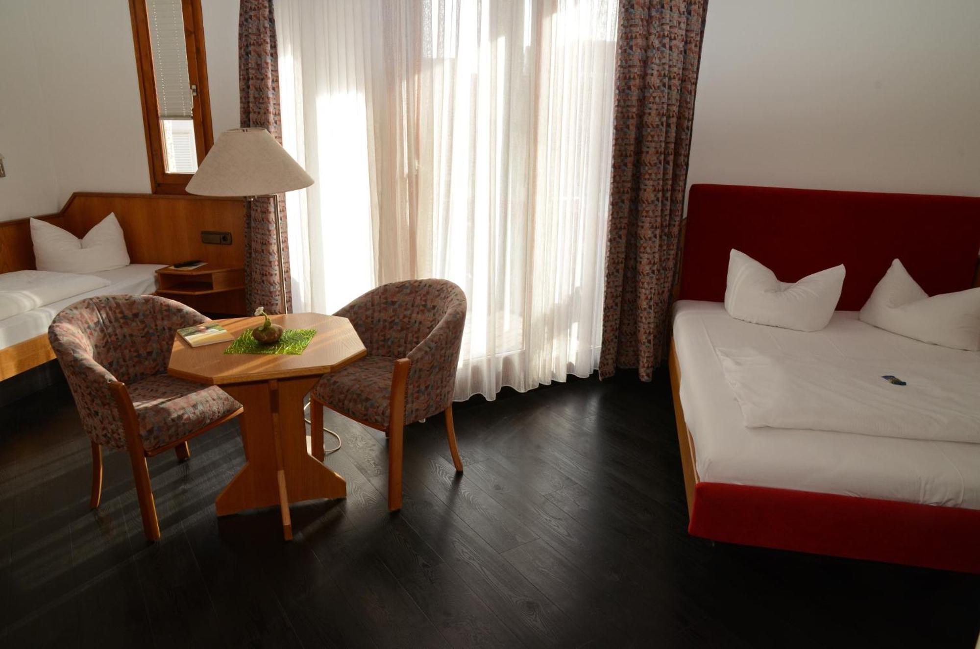 Hotel Mohren Ochsenhausen Buitenkant foto